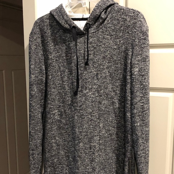 Fabletics hoodie great for those cooler days or air conditioning! - Picture 2 of 5